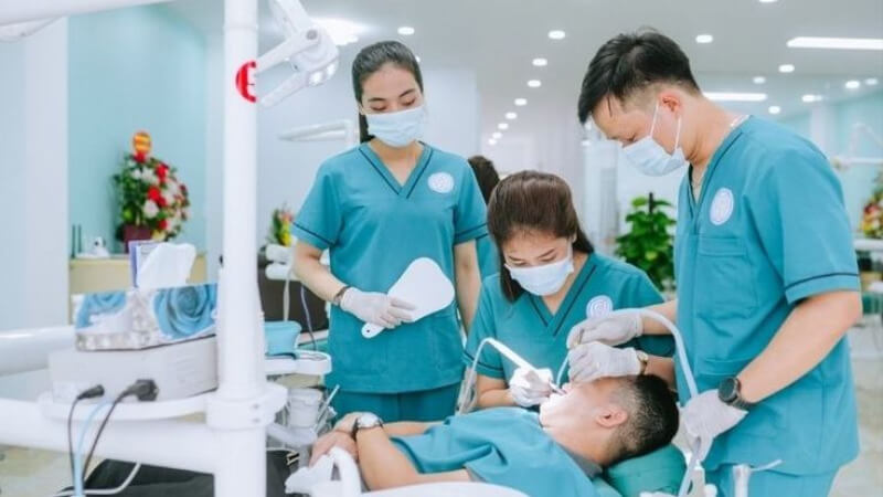 Bác sĩ niềng răng có chuyên môn cao Bác sĩ niềng răng có chuyên môn cao